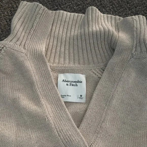 Abercrombie v-neck sweater. Tan. Size M. - Picture 2 of 3